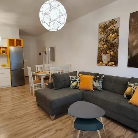 Lemon With Mountain View And Fast Wi-fi Apartment *